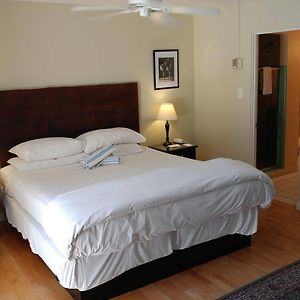 Deluxe King Room Men Only